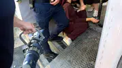 Avcılar’da talihsiz kaza İtfaiye parmağı sıkışan anneyi kurtardı