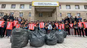 Yüksekova’da gençler temizlik için sokağa indi