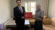Tomarza Kaymakamı şehit babalarını evlerinde ziyaret etti