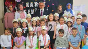 Bayburtlu minikler ilk karnelerini heyecanla aldı