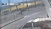 Avcılar'da kontrolden çıkan otomobil takla attı