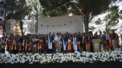 Köyceğiz’de öğrenciler diplomalarını gün batımı eşliğinde aldı