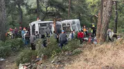 İzmir'de tarım işçilerini taşıyan minibüs devrildi