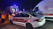 Düzce'de kaza yerinde kurtarma çalışması sürerken düğün eğlencesi kesilmedi