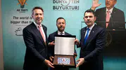Bakanlar Kurum ve Bayraktar Londra’da teşkilatla buluştu