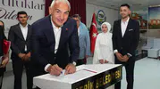 Bakan Ersoy Antalya ziyaretinde nikah masasına oturdu