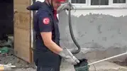 Osmaniye’de bahçeye giren davetsiz misafiri itfaiye ekipleri uzaklaştırdı
