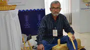 Yarım asırdır elinden düşürmediği şimşir kaşıklara hayat veriyor