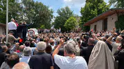 CHP kapısında gergin bekleyiş ve Özgür Özel’in mesajı