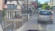 Antalya'da balkon korkuluklarına asılı kalan kişi yürekleri ağza getirdi