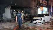 Bursa'da mobilya deposundaki yangın otomobili küle çevirdi