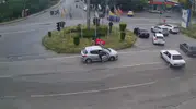 Hatay’da yere düşen Türk bayrağını sürücüler seferber olup kurtardı