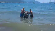 Marmaris plajında yüzenleri şaşkına çeviren devasa atık