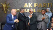 Erzurum’da CHP’li meclis üyesi rozetini değiştirip AK Parti’ye katıldı