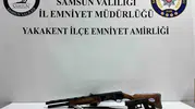 Samsun Yakakent'te bir eve düzenlenen baskında ruhsatsız silahlar çıktı