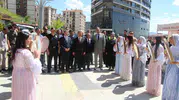 Şırnaklı kursiyerlerin el emeği Cumhuriyet Meydanı'nı renklendirdi