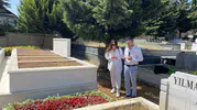 Kadir İnanır sevenleri tarafından Ulus Mezarlığı'nda anılıyor