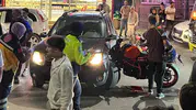 İnegöl'de motosiklet otomobile saplandı