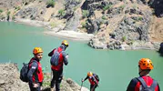 Bitlis'te serinlemek için girdikleri derede bir çocuk kayboldu