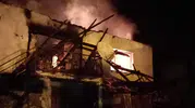 Kütahya'da gece çıkan yangın bir aileyi evsiz bıraktı