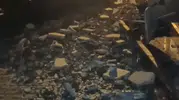 Fatih’te bir mağazanın çatısı gece yarısı büyük tehlike saçtı