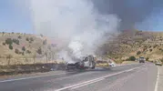 Siirt'te seyir halindeki araç bir anda alevlere teslim oldu