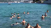 İstanbul kavruluyor Vatandaşlar serinlemek için Boğaz’a koştu