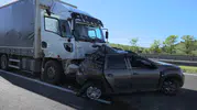 Bolu Anadolu Otoyolu'nda kamyon otomobile çarptı