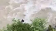 Artvin’de Çoruh Nehri’ne uçan otomobildeki baba ve oğlu aranıyor