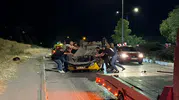 Eskişehir’de ticari araç kaldırıma çarparak devrildi