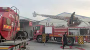 Tarsus’taki kepenk atölyesinde çıkan yangın paniğe yol açtı