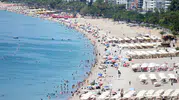 Antalya kavurucu sıcakla tanıştı sahillere hücum başladı