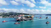 Dev gemi, tüm boğazda trafiği kilitledi!
