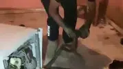 Hatay'da mutfakta dehşet anları Bulaşık makinesine yılan girdi