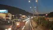 Kuzey Marmara Otoyolu trafiğini tabela kazası kilitledi