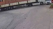 Karabük yolunda tırın kamyonete çarptığı anlar kameraya yansıdı