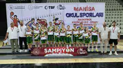 Manisa parkelerinde geleceğin yıldızları kupa kaldırdı