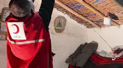 Gölün ortasındaki adada yaşayan kadına Kızılay eli değdi