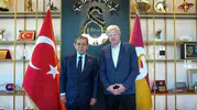 Alman futbol efsanesi Oliver Kahn Galatasaray tesislerini inceledi