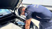 Eskişehir’de bir otomobilin motoruna kedi sıkıştı