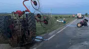 Afyonkarahisar’da otomobil traktörü ikiye böldü