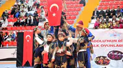Kars’ta dokuz yüz öğrenci Anadolu kültürünü sahnede yaşattı