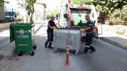 Mersin'in merkezinde çöp konteynerleri değişiyor