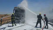 Şanlıurfa'da saman yüklü tır alevler içinde kaldı
