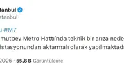 M7 metrosunda yolcular raylara indi
