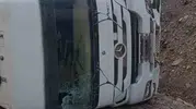 Osmaniye Düziçi yolunda hafriyat tırı yamaca çarptı