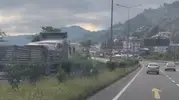 Karadeniz Sahil Yolu’nda trafiği birbirine katan tehlikeli sürüş