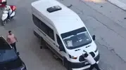 Elazığ trafiğinde şiddet anları minibüsün önünü kesti