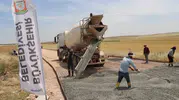 Şanlıurfa'da üç ilçeyi birleştiren beton yol çalışması başladı
