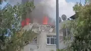 Bağlar'da apartman çatısında korkutan yangın